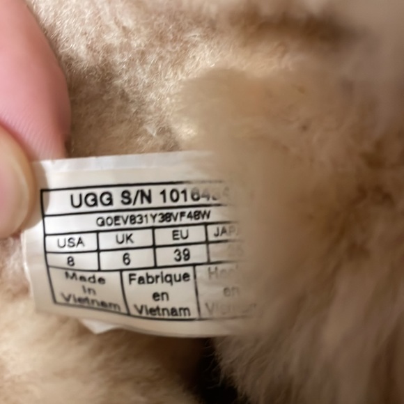 UGG Size 8 Bailey Bow Tall II Boot - Picture 6 of 6